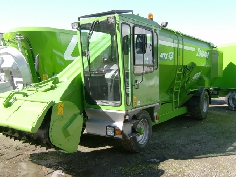 Self propelled mixer mts13