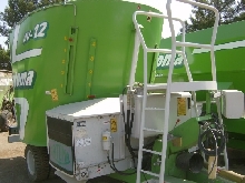 Vertically dragged mixer MV12 + grinder